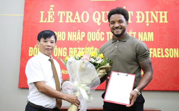Cầu thủ nhập tịch có nhất thiết phải đặt tên bằng tiếng Việt?