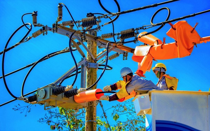 Giá bán lẻ điện sinh hoạt giảm còn 5 bậc, cao nhất gần 4.000 đồng/kWh Giá bán lẻ điện sinh hoạt giảm còn 5 bậc, cao nhất gần 4.000 đồng/kWh
