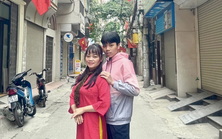 Hai mẹ con 'đốn tim' cộng đồng mạng bằng những điệu nhảy