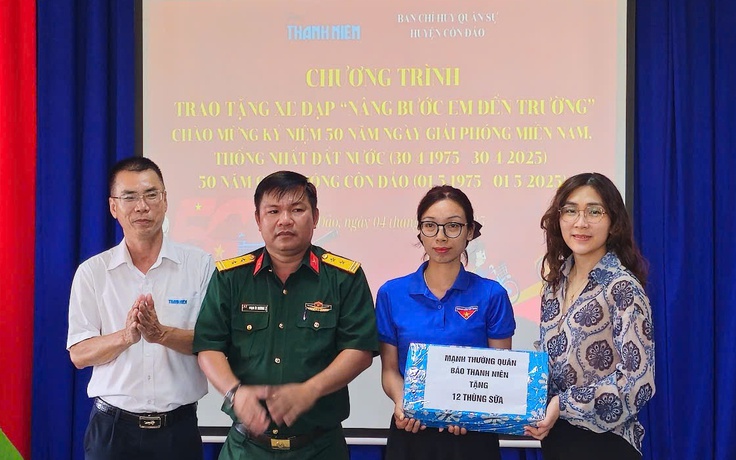 Báo Thanh Niên tặng xe đạp cho học sinh Côn Đảo