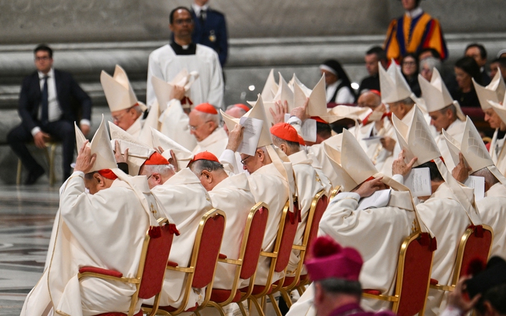 Toàn bộ 133 hồng y bầu giáo hoàng mới tề tựu, Vatican cắt sóng điện thoại