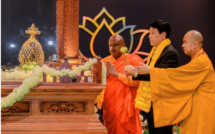 Chủ tịch nước Lương Cường chiêm bái xá lợi Phật tại chùa Thanh Tâm