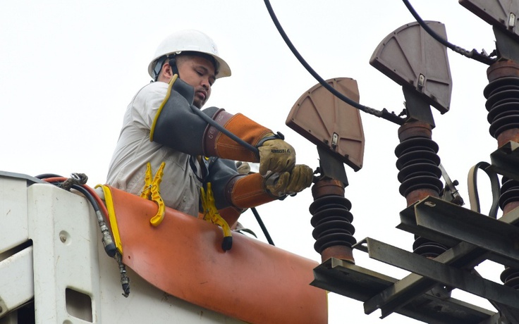Biệt đội sửa chữa điện nóng - hotline không cần cắt điện ở EVNHANOI Biệt đội sửa chữa điện nóng - hotline không cần cắt điện ở EVNHANOI
