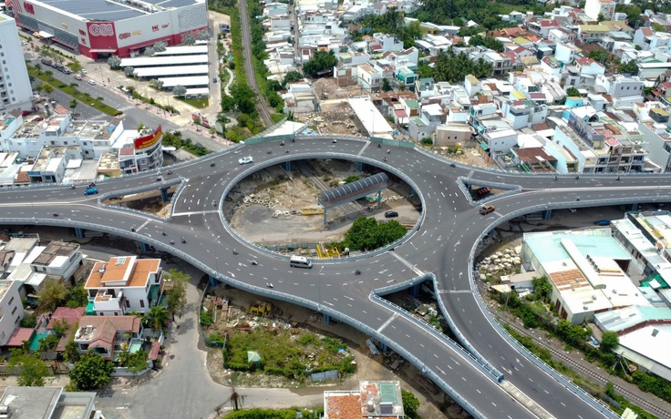 Xuất hiện nứt, lún trên cầu vượt nút giao Ngọc Hội tại Nha Trang
