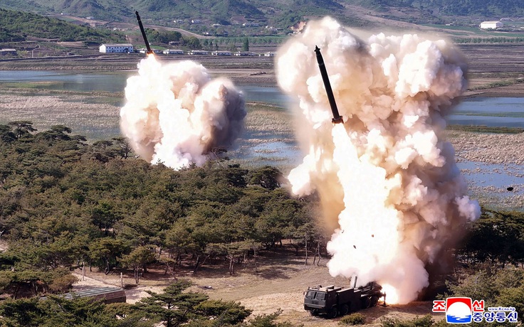 Ông Kim Jong-un giám sát tập trận phản công hạt nhân