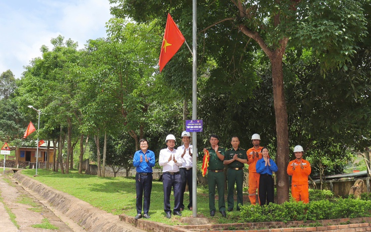 Khánh thành công trình 'Thắp sáng đường biên' tại Quảng Bình