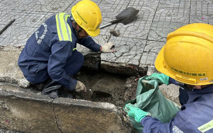 Đà Nẵng: Đồng loạt khơi thông cửa thu, nạo vét ứng phó mưa lớn do áp thấp
