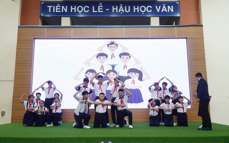 Tuyển sinh lớp 6 vào 2 trường THCS 'nóng' của TP.HCM