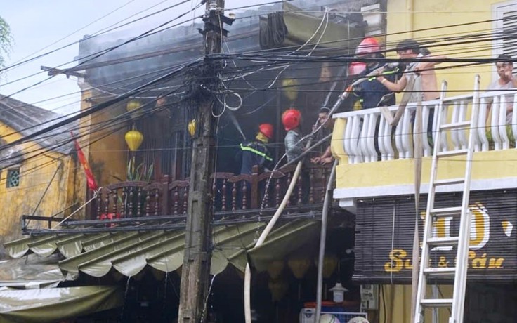 Cháy cửa hàng bán đồ lưu niệm trong khu phố cổ Hội An