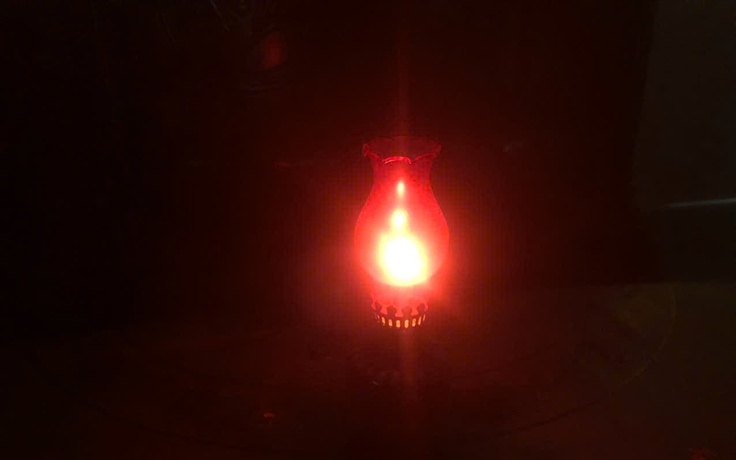 Từng bước chân nhẹ nhàng đi quanh nhà tắt đèn, tôi nghe nhịp đập trái tim mẹ Từng bước chân nhẹ nhàng đi quanh nhà tắt đèn, tôi nghe nhịp đập trái tim mẹ