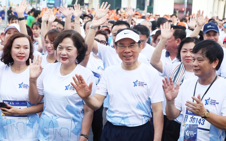 Bí thư TP.HCM cùng gần 1.000 nhà báo tham gia chạy 'Tự hào thành phố tôi yêu'