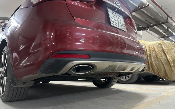 Vì sao ống xả ô tô thải ra mùi lạ, âm thanh lớn bất thường