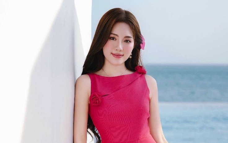 Đầm cổ thuyền, nét đẹp thanh lịch cho cô nàng hiện đại
