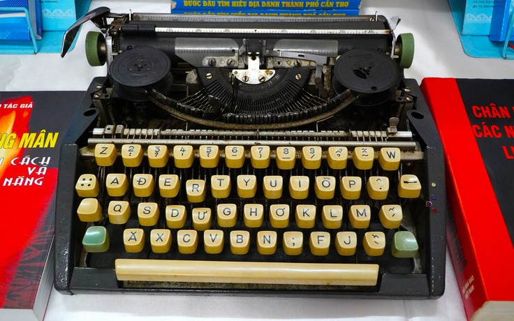 Nhiều tư liệu báo chí đặc sắc đang được trưng bày tại Cần Thơ