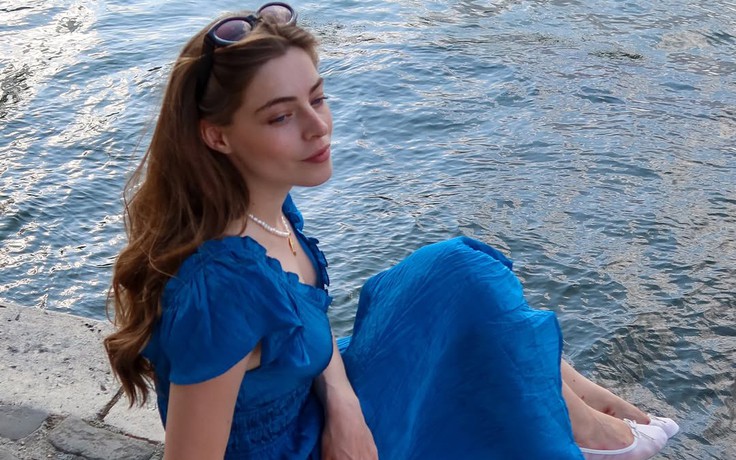 Váy dài và giày bệt, cặp đôi 'vạn năng' khuynh đảo đường phố ngày hè