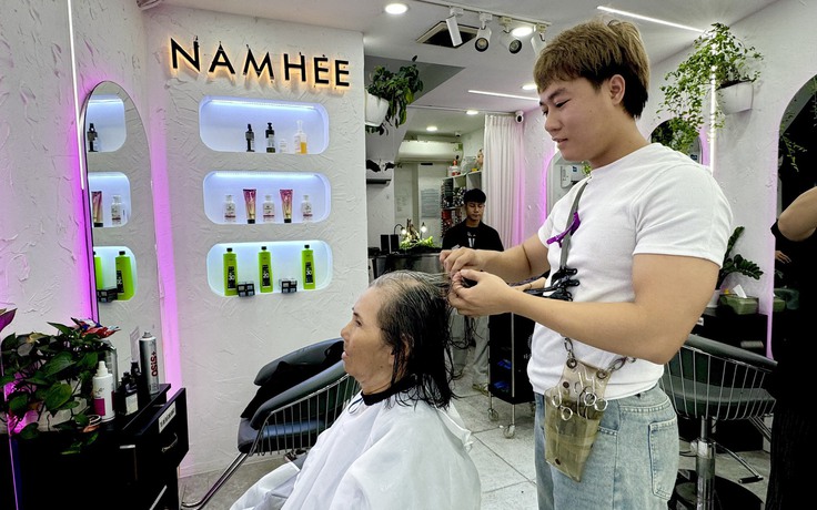 Lan tỏa trên mạng xã hội: Tiệm cắt tóc 0 đồng giúp người nghèo khó
