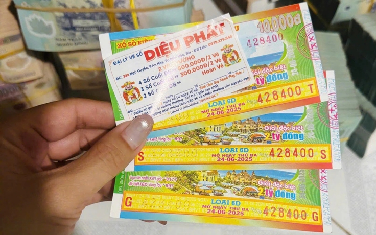 Hai người đàn ông trúng độc đắc ở TP.HCM, Đồng Nai: 'Ôm' tiền mặt về chia cho người thân