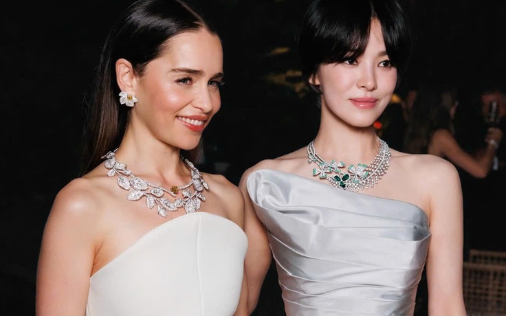 Song Hye Kyo đăng ảnh đọ sắc 'mẹ rồng' Emilia Clarke gây chú ý