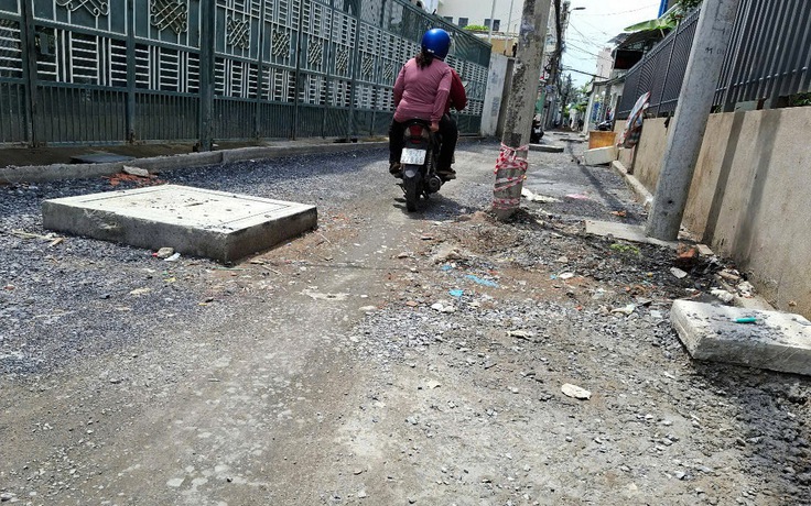 Thi công hẻm quá lâu, đi lại khó khăn