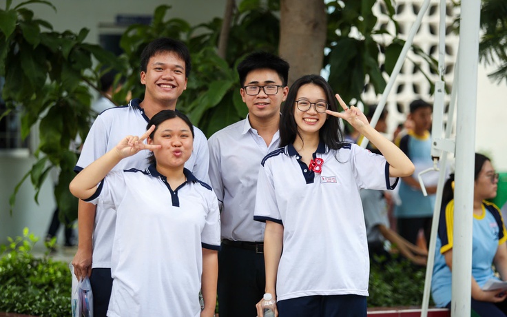 Thi tốt nghiệp THPT 2025: Xem gợi ý giải đề thi môn tiếng Anh tại đây