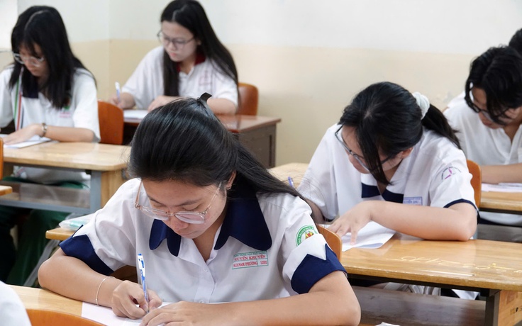 Đáp án văn thi tốt nghiệp THPT 2025 nên thế nào để phù hợp chương trình mới?