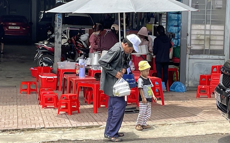 Chuyện tử tế: Ấm lòng quán cơm chay 0 đồng ở Buôn Ma Thuột
