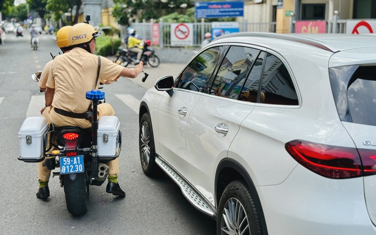 Hàng loạt tài xế bị CSGT phạt nguội vì thói quen dừng đỗ xe những nơi này