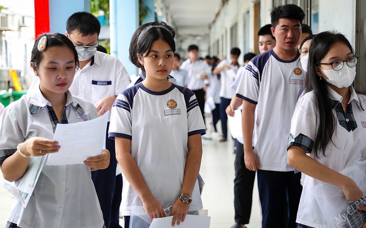 Đề thi tốt nghiệp THPT 2025: Đổi mới nhưng chưa đồng hành với thực tiễn