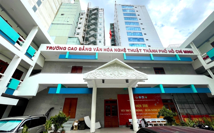 Sinh viên ‘kêu cứu’ vì không được thi tốt nghiệp tại sân khấu bên ngoài
