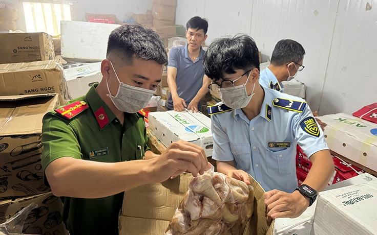 Quảng Bình: Phát hiện gần 4 tấn thực phẩm đông lạnh không rõ nguồn gốc