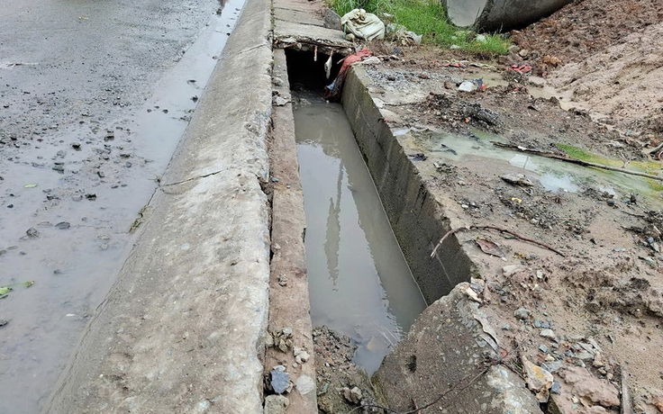 Mương thoát nước bị sụp nắp đậy