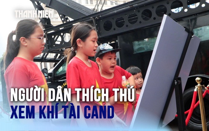 Người dân ‘choáng ngợp’ khi xem khí tài CAND