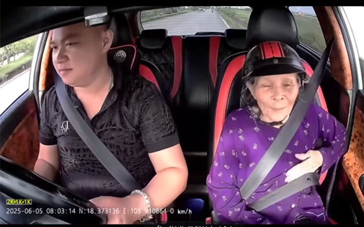 Bà cụ 80 tuổi đi bộ giữa trời nắng, tài xế taxi chở về hơn 10 km không lấy tiền