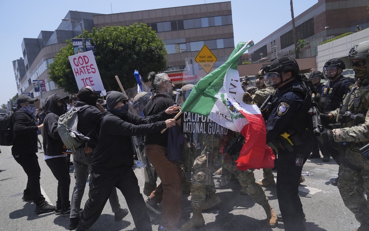 Ông Trump điều thủy quân lục chiến đến California, ủng hộ bắt Thống đốc Newsom