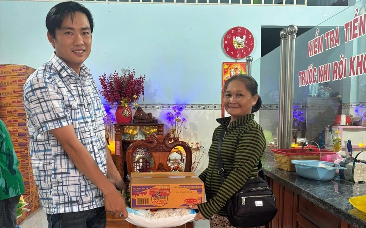 Trúng 14 tờ vé số độc đắc, chàng trai chi tiền nhờ đại lý làm việc bất ngờ