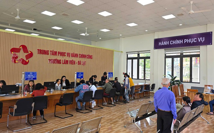 Chủ tịch tỉnh Lâm Đồng 'vi hành' trung tâm phục vụ hành chính công