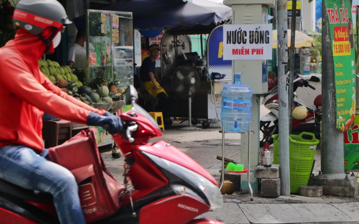 Phường mới ở TP.HCM: 'Thấy là thương' những bảng thông báo miễn phí, nghĩa tình, hào sảng