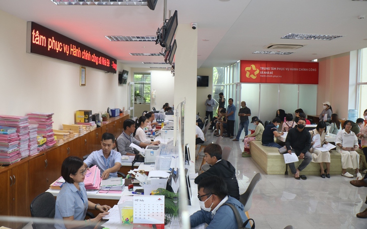 Người dân TP.HCM 'sướng' khi ngồi máy lạnh làm thủ tục hành chính