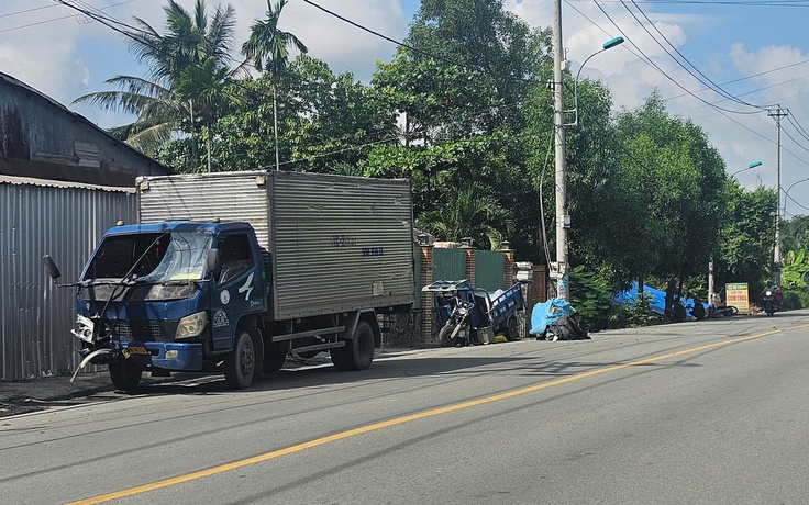 TP.HCM: Tai nạn liên hoàn ở xã Xuân Thới Sơn, 2 người bị thương nặng