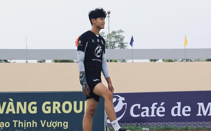 Thủ môn cao gần 2 m của lò HAGL khoác áo Ninh Bình: 'Ngọc thô' chờ được giũa Thủ môn cao gần 2 m của lò HAGL khoác áo Ninh Bình: 'Ngọc thô' chờ được giũa