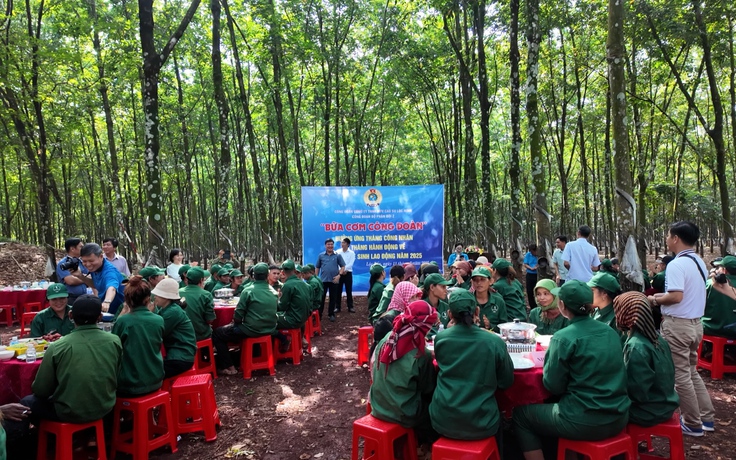 Bữa cơm tri ân giữa rừng cao su Lộc Ninh