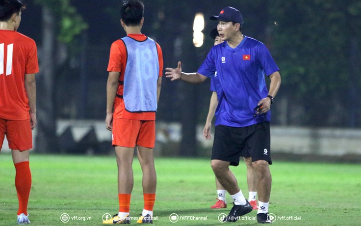 U.23 Việt Nam nếm ‘đặc sản’ kẹt xe Jarkata, HLV Kim Sang-sik làm gì vào ngày 15.7?