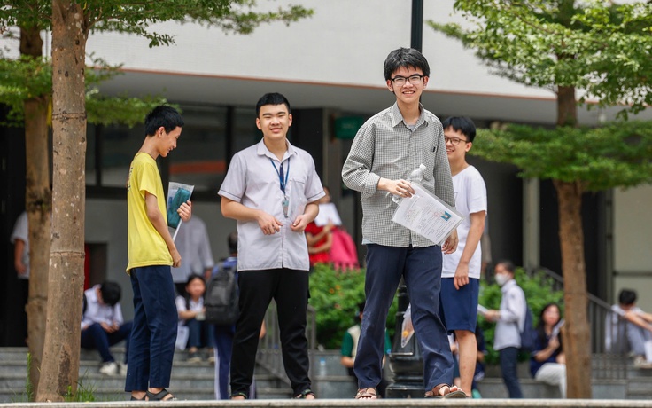 Hai thái cực điểm chuẩn đầu vào lớp 10 ở Hà Nội