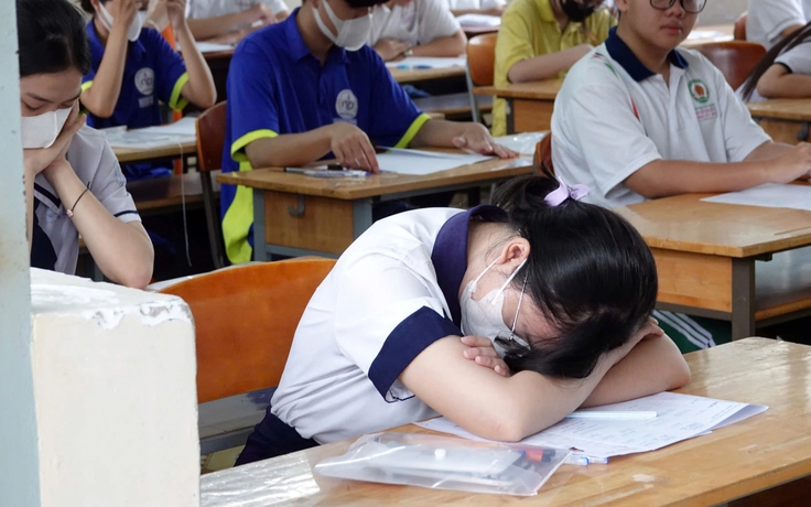 'Phổ điểm môn tiếng Anh đẹp', nhưng còn dấu hỏi lớn về giáo dục