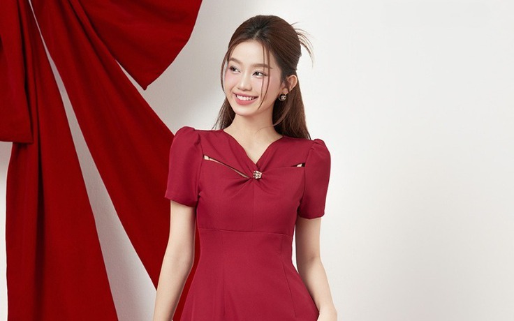 Đầm đỏ khuấy động những ngày hè bất tận