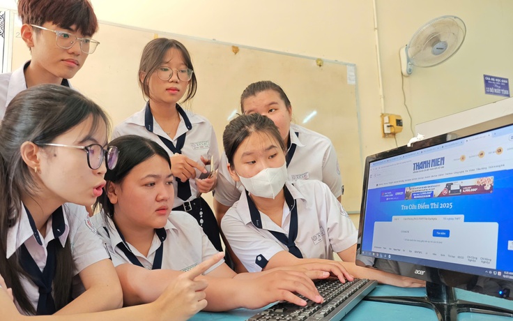 Phổ điểm thi tốt nghiệp THPT 2025: Điểm trung bình, trung vị, độ lệch chuẩn là gì?