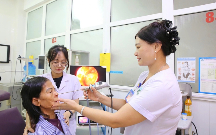 Ổ dòi trong hốc mũi nữ bệnh nhân 60 tuổi