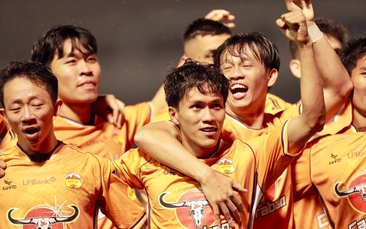 Nổi tiếng bậc nhất Việt Nam, HAGL vẫn ‘trắng sóng’ danh hiệu: Nỗi buồn không của riêng ai!