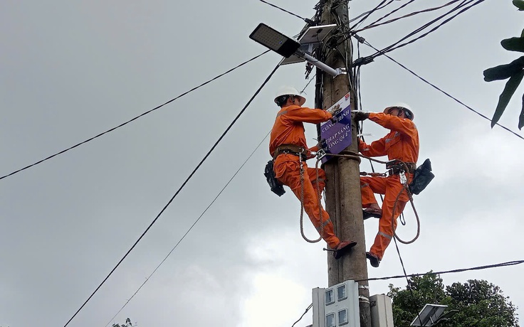 Đoàn Công ty Điện lực Gia Lai ‘Nối mạch tri ân’, thắp sáng vùng quê Bờ Ngoong