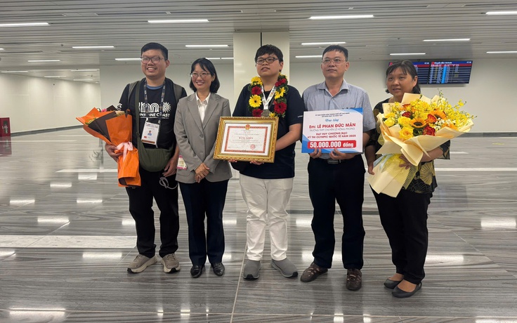 TP.HCM thưởng nóng cho học sinh đạt huy chương bạc Olympic toán quốc tế